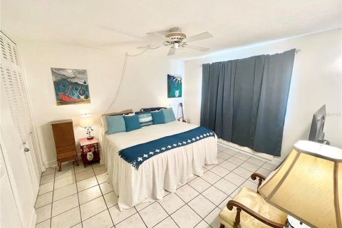 Condo in Lakeland, Florida, 2 bedrooms № 2112735 - photo 12