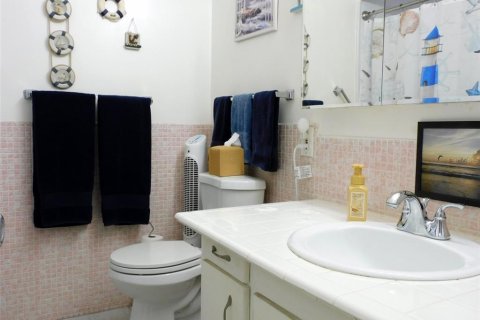 Condo in Lakeland, Florida, 2 bedrooms № 2112735 - photo 16