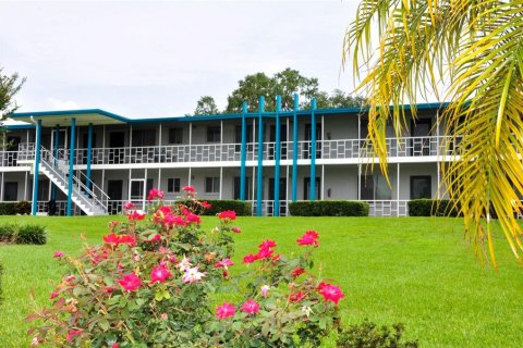 Condo in Lakeland, Florida, 2 bedrooms № 2112735 - photo 2
