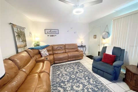 Condo in Lakeland, Florida, 2 bedrooms № 2112735 - photo 4