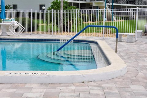 Condo in Lakeland, Florida, 2 bedrooms № 2112735 - photo 28
