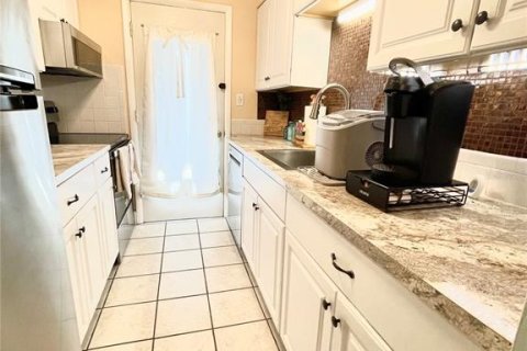 Condo in Lakeland, Florida, 2 bedrooms № 2112735 - photo 7