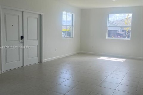 House in Miami-Dade, Florida 5 bedrooms № 2040437 - photo 3