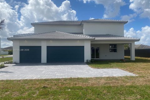 House in Miami-Dade, Florida 5 bedrooms № 2040437 - photo 2