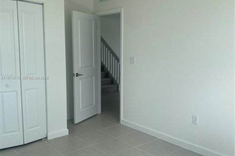 House in Miami-Dade, Florida 5 bedrooms № 2040437 - photo 8