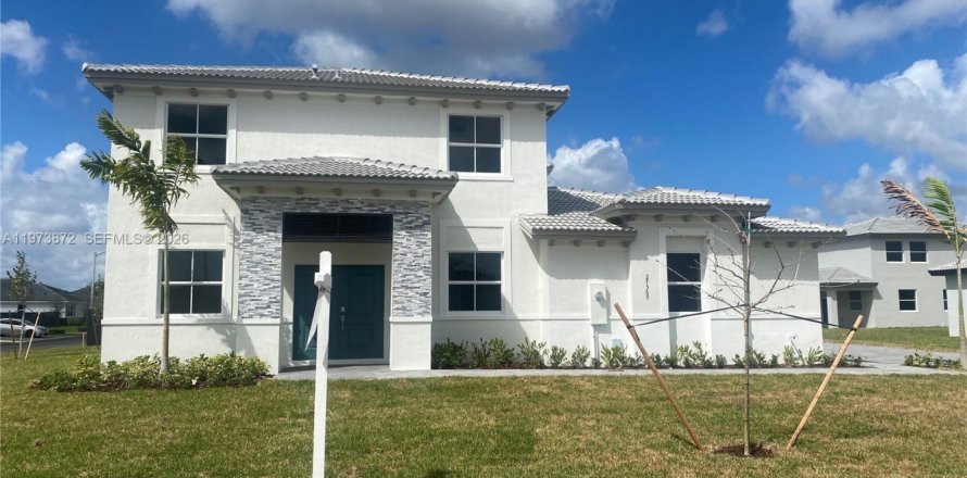 House in Miami-Dade, Florida 5 bedrooms № 2040437