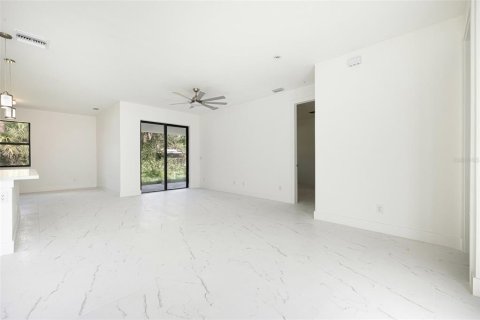 Casa en venta en Port Charlotte, Florida, 3 dormitorios, 153.57 m2 № 1755062 - foto 8
