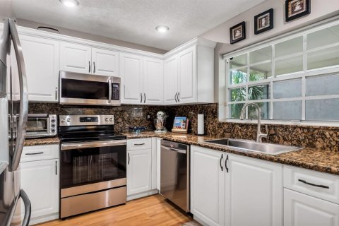 House in Margate, Florida 3 bedrooms, 151.99 sq.m. № 2178567 - photo 14