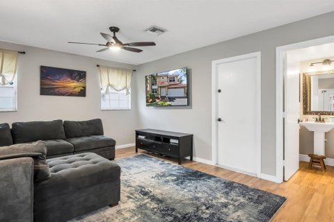 House in Margate, Florida 3 bedrooms, 151.99 sq.m. № 2178567 - photo 17