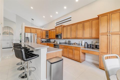 House in Miramar, Florida 4 bedrooms, 285.86 sq.m. № 2244278 - photo 14