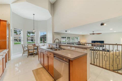 House in Miramar, Florida 4 bedrooms, 285.86 sq.m. № 2244278 - photo 12