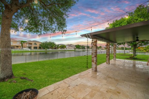 House in Miramar, Florida 4 bedrooms, 285.86 sq.m. № 2244278 - photo 2