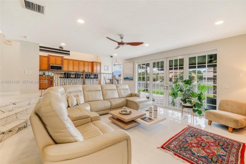 House in Miramar, Florida 4 bedrooms, 285.86 sq.m. № 2244278 - photo 17