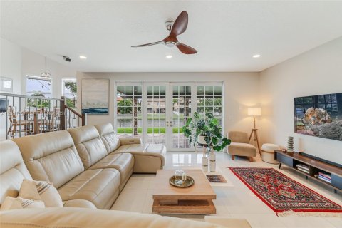 House in Miramar, Florida 4 bedrooms, 285.86 sq.m. № 2244278 - photo 18