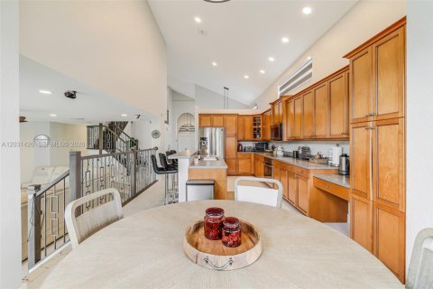 House in Miramar, Florida 4 bedrooms, 285.86 sq.m. № 2244278 - photo 16
