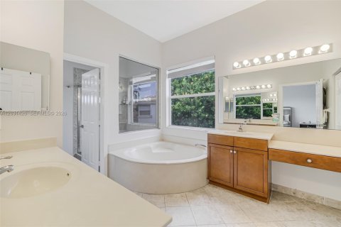 House in Miramar, Florida 4 bedrooms, 285.86 sq.m. № 2244278 - photo 30
