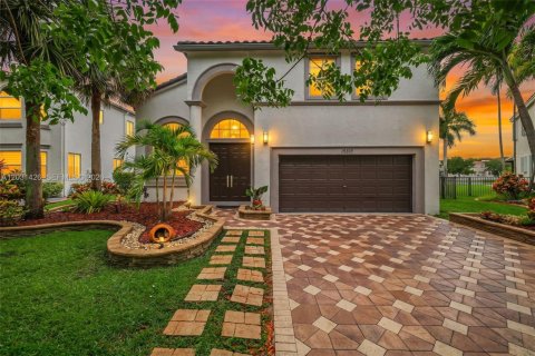 House in Miramar, Florida 4 bedrooms, 285.86 sq.m. № 2244278