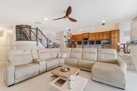 House in Miramar, Florida 4 bedrooms, 285.86 sq.m. № 2244278 - photo 20