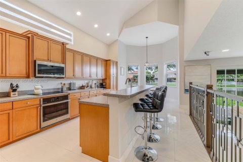 House in Miramar, Florida 4 bedrooms, 285.86 sq.m. № 2244278 - photo 11