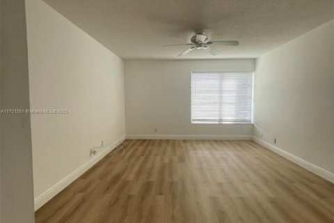 Condominio en venta en Lauderhill, Florida, 2 dormitorios, 99.41 m2 № 1472271 - foto 13
