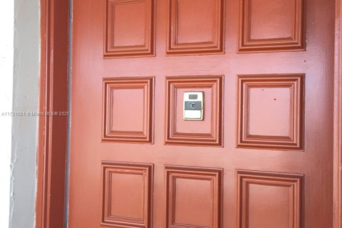 Condominio en venta en Lauderhill, Florida, 2 dormitorios, 99.41 m2 № 1472271 - foto 2