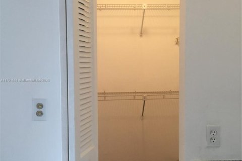 Condominio en venta en Lauderhill, Florida, 2 dormitorios, 99.41 m2 № 1472271 - foto 16