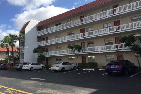 Condominio en venta en Lauderhill, Florida, 2 dormitorios, 99.41 m2 № 1472271 - foto 1