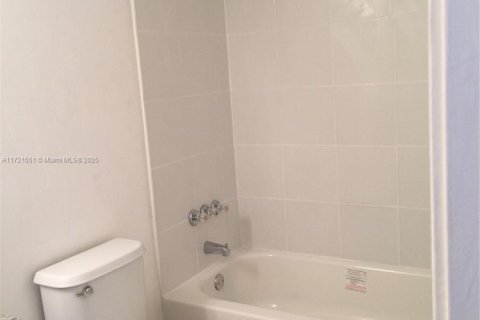 Condominio en venta en Lauderhill, Florida, 2 dormitorios, 99.41 m2 № 1472271 - foto 19