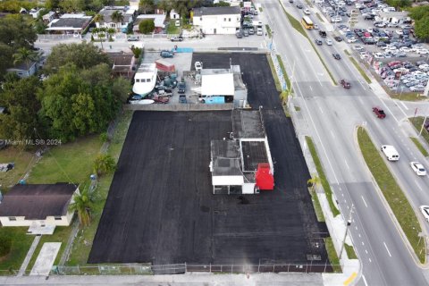 Commercial property in Miami, Florida № 1692779 - photo 2
