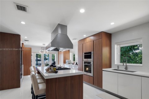 Купить виллу или дом в Корал-Гейблс, Флорида 6 спален, 379.51м2, № 2016309 - фото 12