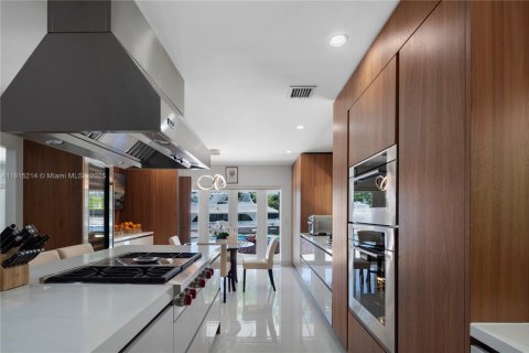 Купить виллу или дом в Корал-Гейблс, Флорида 6 спален, 379.51м2, № 2016309 - фото 13