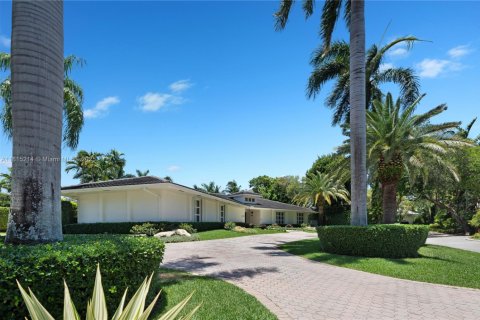 House in Coral Gables, Florida 6 bedrooms, 379.51 sq.m. № 2016309 - photo 1