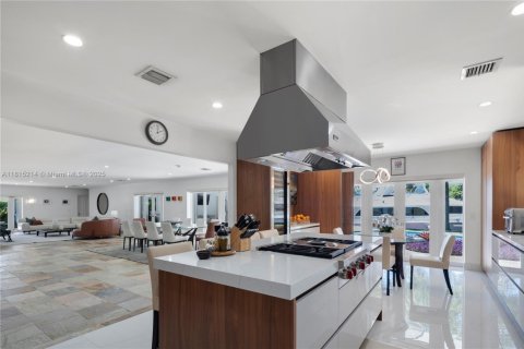Купить виллу или дом в Корал-Гейблс, Флорида 6 спален, 379.51м2, № 2016309 - фото 14