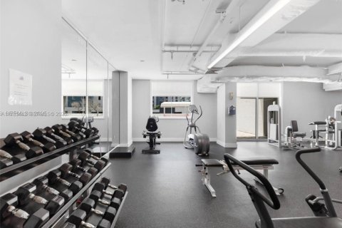 Condo in Hollywood, Florida, 1 bedroom № 2060038 - photo 14