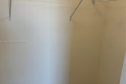 Condo in Hollywood, Florida, 1 bedroom № 2060038 - photo 10