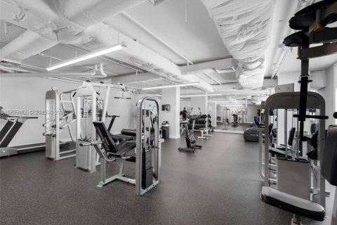 Condo in Hollywood, Florida, 1 bedroom № 2060038 - photo 13