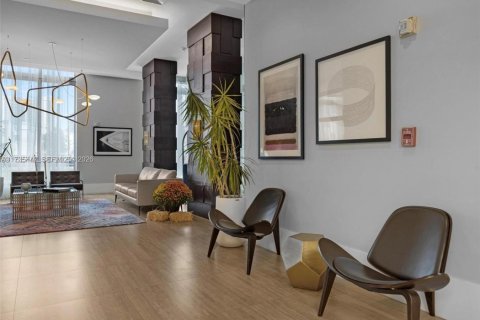 Condo in Hollywood, Florida, 1 bedroom № 2060038 - photo 16