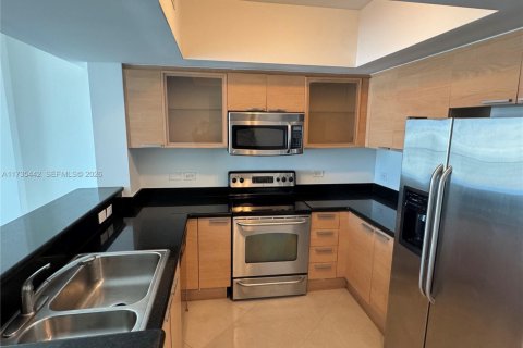 Condo in Hollywood, Florida, 1 bedroom № 2060038 - photo 3