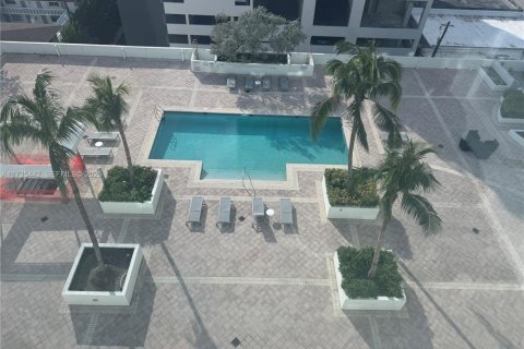 Condo in Hollywood, Florida, 1 bedroom № 2060038 - photo 12