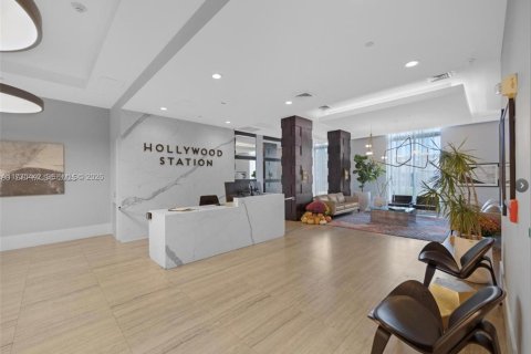 Condo in Hollywood, Florida, 1 bedroom № 2060038 - photo 15