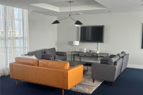 Condo in Hollywood, Florida, 1 bedroom № 2060038 - photo 18