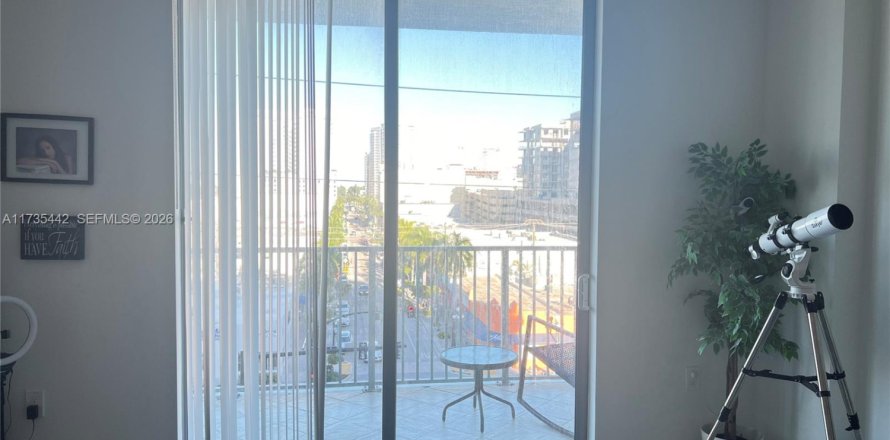 Condo in Hollywood, Florida, 1 bedroom № 2060038