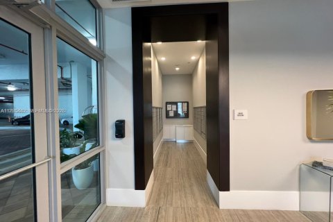 Condo in Hollywood, Florida, 1 bedroom № 2060038 - photo 20