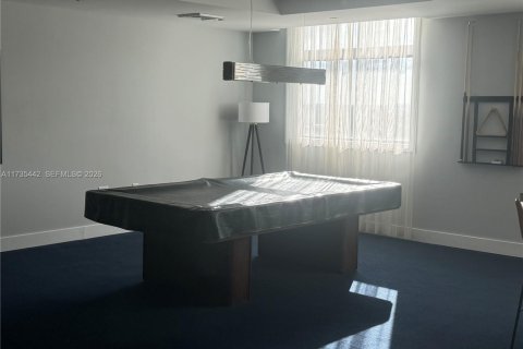 Condo in Hollywood, Florida, 1 bedroom № 2060038 - photo 19