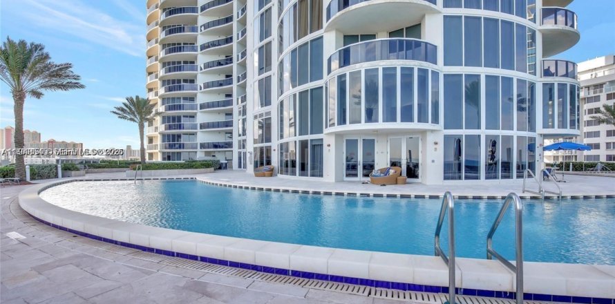 Condo à Sunny Isles Beach, Floride, 2 chambres  № 2000509