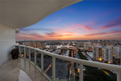 Copropriété à louer à Sunny Isles Beach, Floride: 2 chambres, 175.21 m2 № 2000509 - photo 25