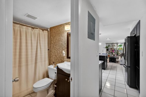Condo in Miami Beach, Florida, 1 bedroom  № 2084411 - photo 18