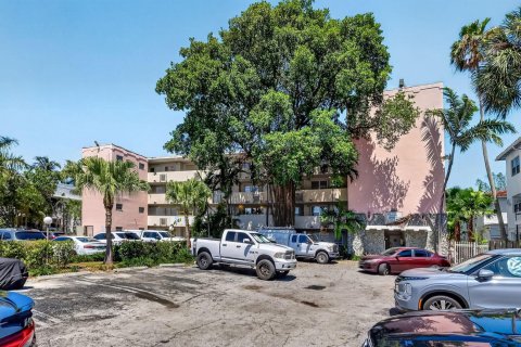 Condo in Miami Beach, Florida, 1 bedroom  № 2084411 - photo 6