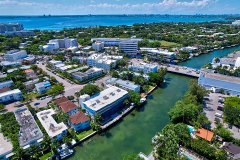 Condo in Miami Beach, Florida, 1 bedroom  № 2084411 - photo 2