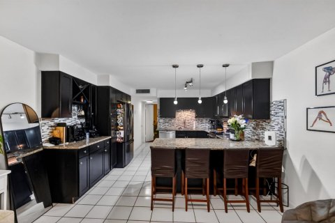 Condo in Miami Beach, Florida, 1 bedroom  № 2084411 - photo 9